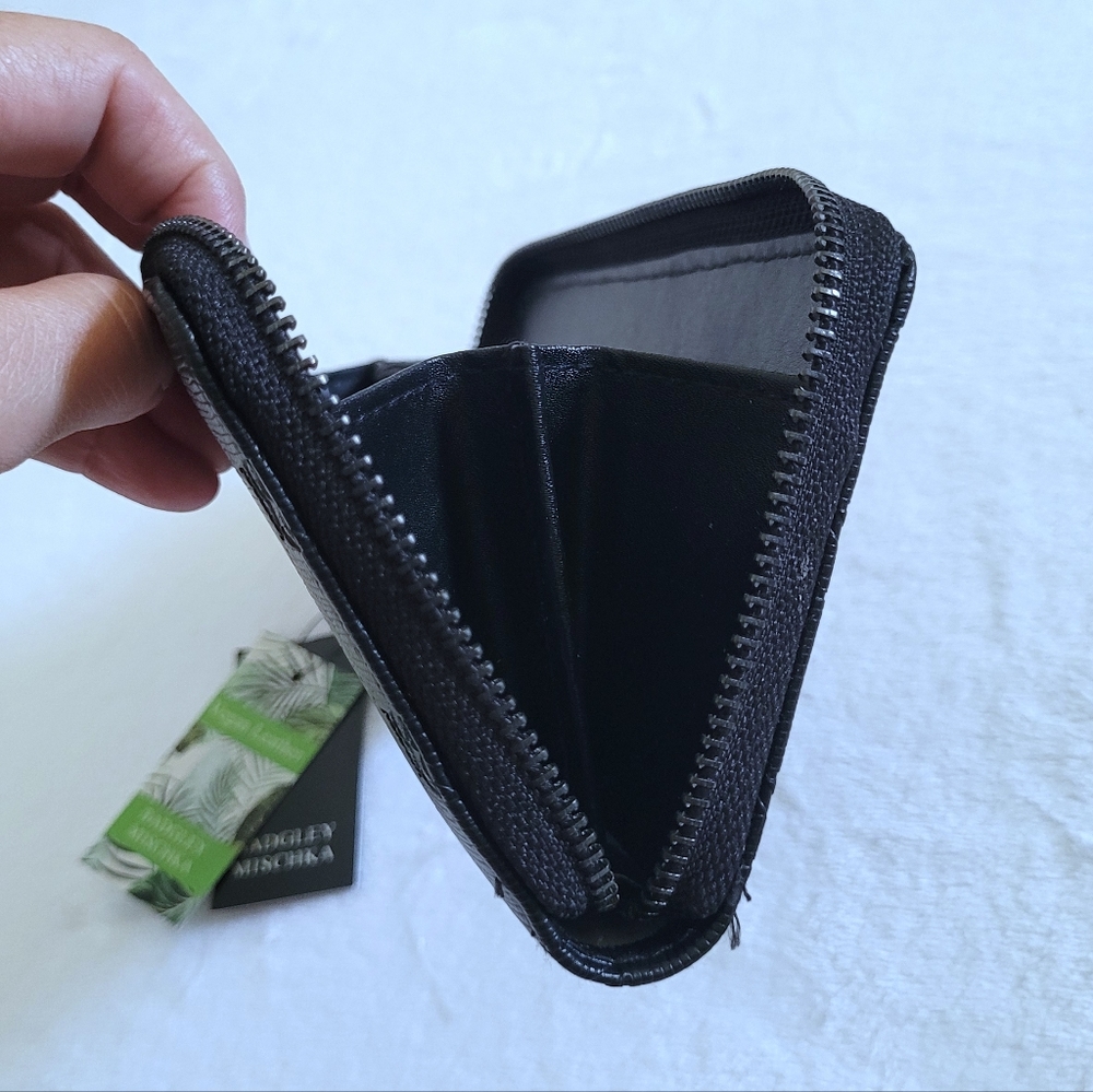 Badgley Mischka Black🖤 Debossed Logo Wallet - NWT - Picture 14 of 16